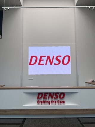 Installation einer Indoor-LED-Wand im Showroom